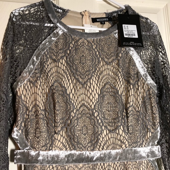 A symmetrical dress - Picture 3 of 8